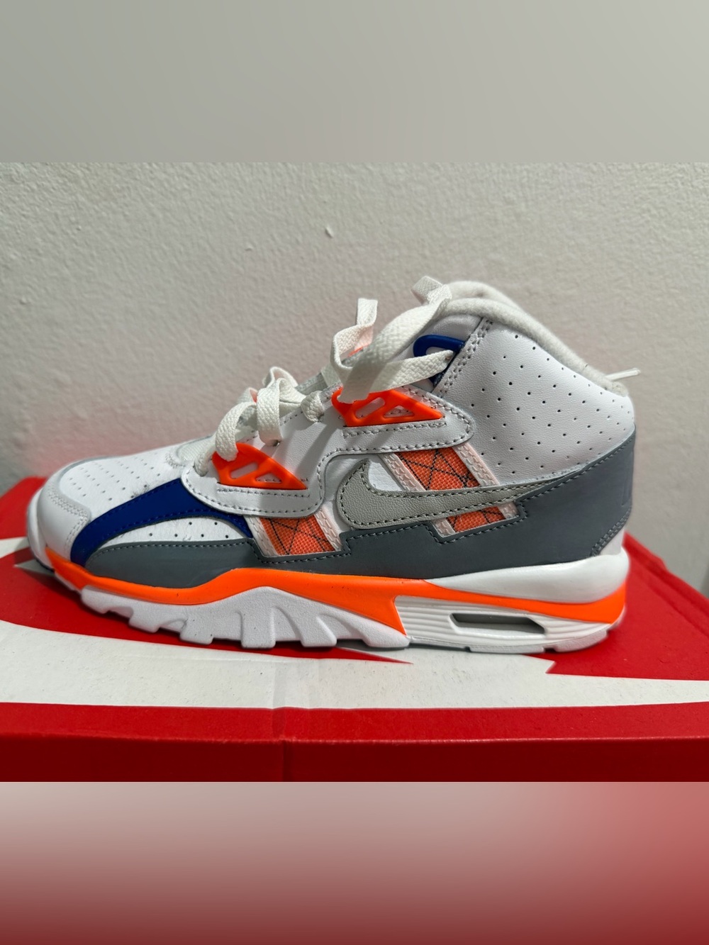 Nike Kids White, Gray, Blue & Orange 
Air Trainer SC (GS) 4Y NIB